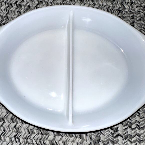 Vintage Pyrex Early American 1 1/2 Quart Brown & Gold Divided Casserole No Lid - Picture 10 of 13